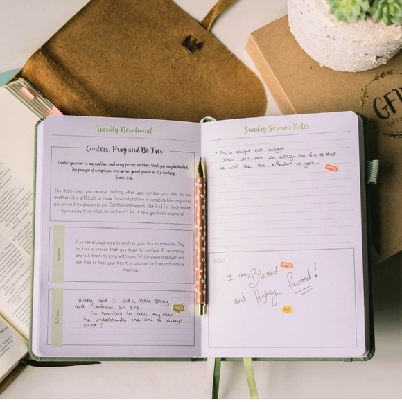 Christian Planner and Devotional 12 Month Calendar - Picture 5 of 6